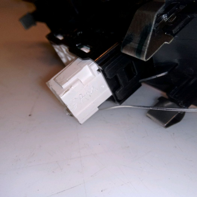 Commande lève-glace porte avant droite occasion PEUGEOT 2008 Phase 1 04-1995->04-1999 1.6 BlueHDI 120ch 96751115ZD 3