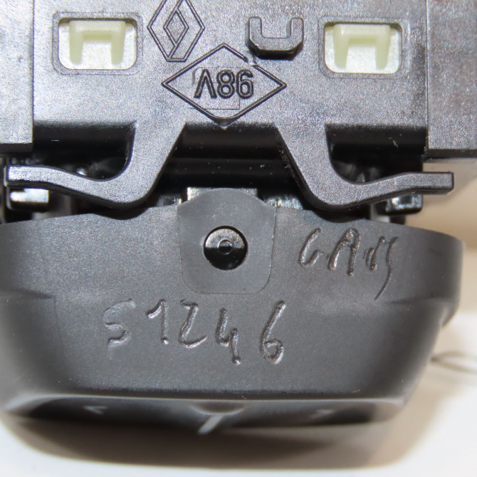 Commande lève-glace porte avant droite occasion DACIA SANDERO II Phase 1 10-2012->... 1.5 DCI 90ch 4