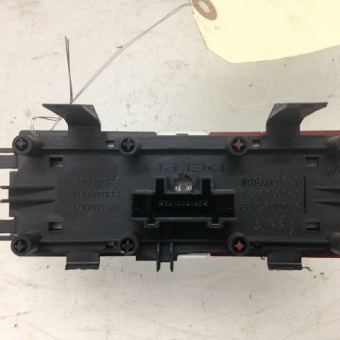 Bouton de warning occasion RENAULT MEGANE II Phase 1 09-2003->12-2005 1.9 DCI 120ch 8200095493 2