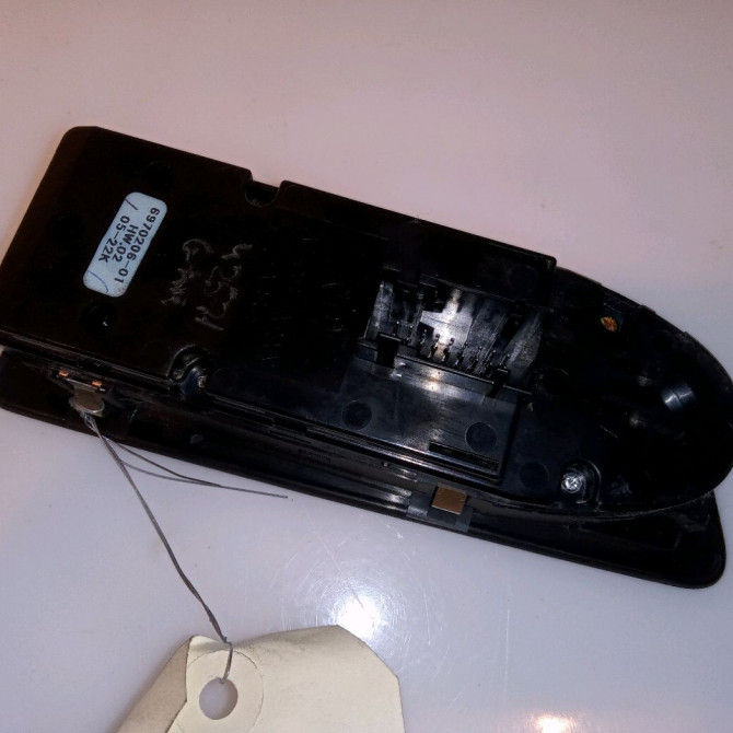 Commande lève-glace porte avant gauche occasion B.M.W. SERIE 1 I Phase 1 05-2004->12-2006 120d 2