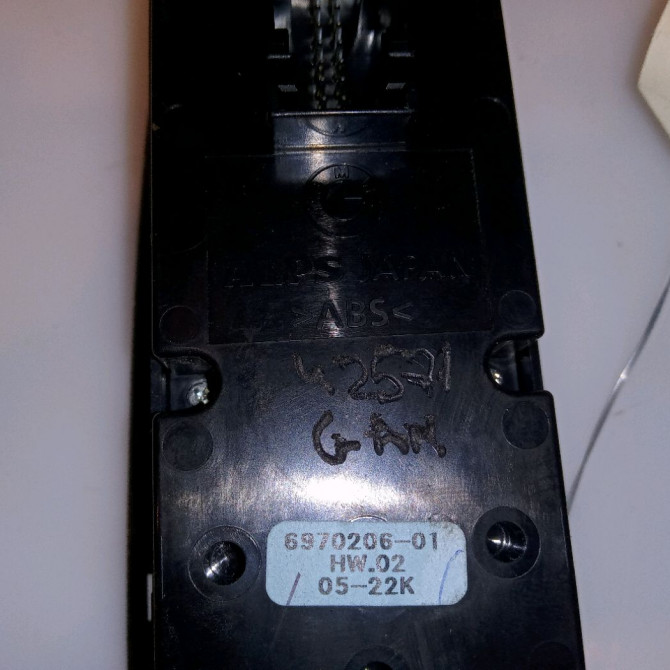 Commande lève-glace porte avant gauche occasion B.M.W. SERIE 1 I Phase 1 05-2004->12-2006 120d 3