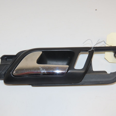Poignee int porte avd occasion VOLKSWAGEN POLO IV Phase 2 05-2005->09-2009 1.2i 65ch 6Q0837173K