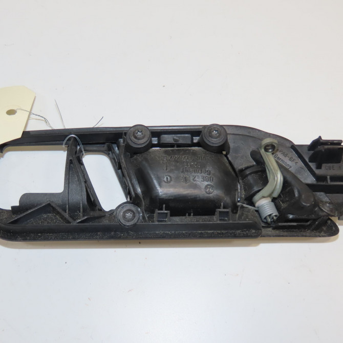 Poignee int porte avd occasion VOLKSWAGEN POLO IV Phase 2 05-2005->09-2009 1.2i 65ch 6Q0837173K 2