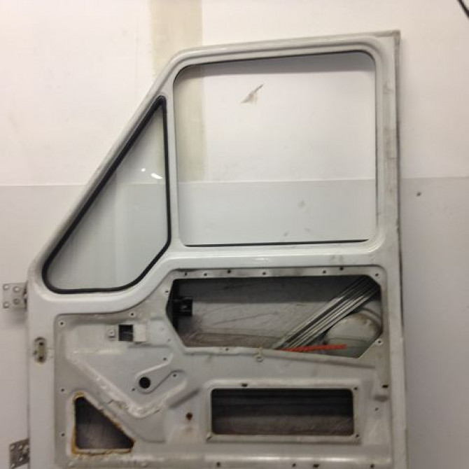 Porte avant droite occasion RENAULT MASTER I 6