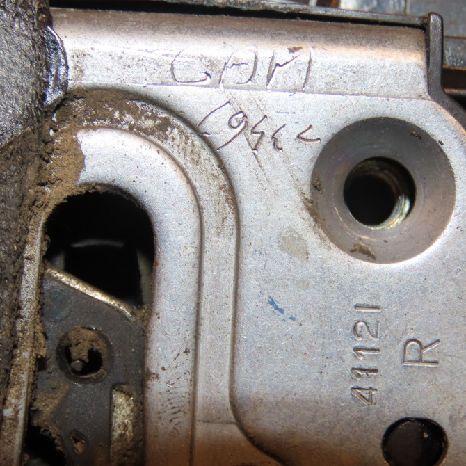 Serrure porte ard occasion RENAULT MEGANE III Phase 1 04-1995->04-1999 1.5 DCI 110ch 825029240R 2