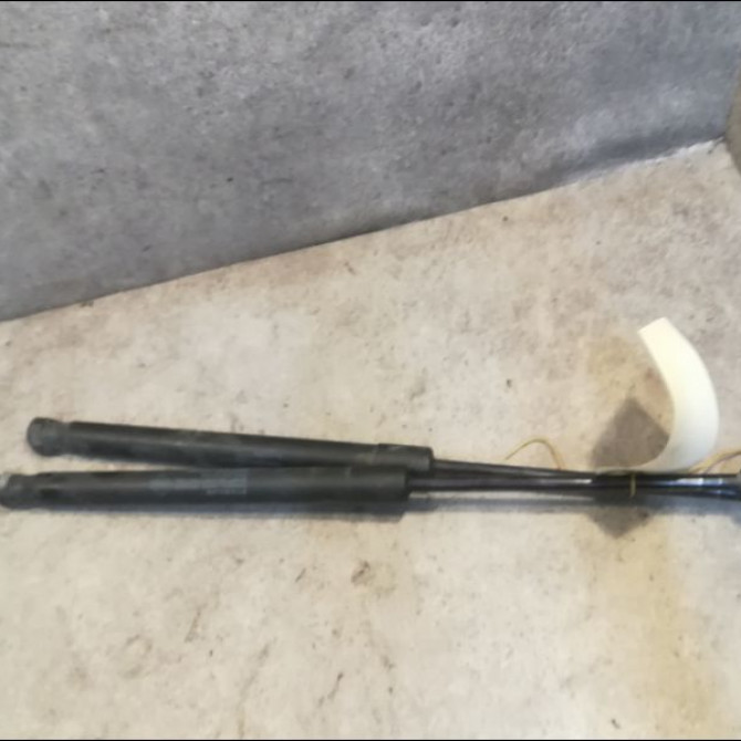 Verin droit hayon occasion NISSAN MICRA III Phase 3 11-2007->11-2010 1.5 DCI 90ch 90450AX60B 1