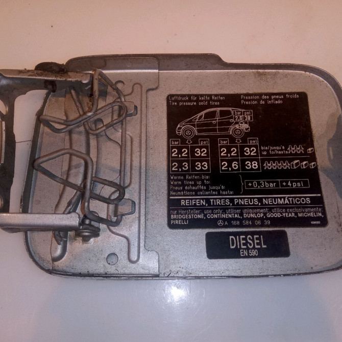 Volet de trappe carburant occasion  1687500106 2