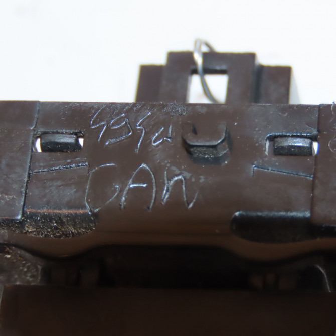 Commande lève-glace porte avant droite occasion RENAULT MEGANE III Phase 1 04-1995->04-1999 1.5 DCI 110ch 2