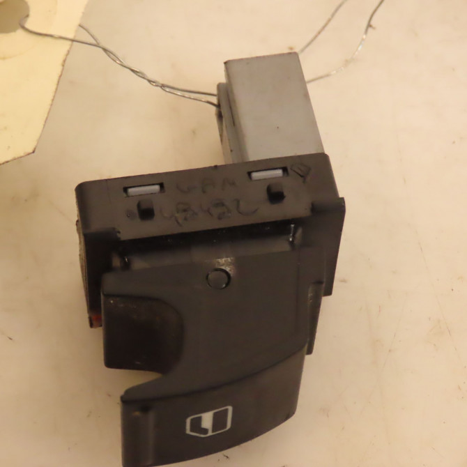 Commande lève-glace porte avant droite occasion VOLKSWAGEN POLO V POLO V Phase 1 2009-09-01->2014-05-31 1.2 60ch 2