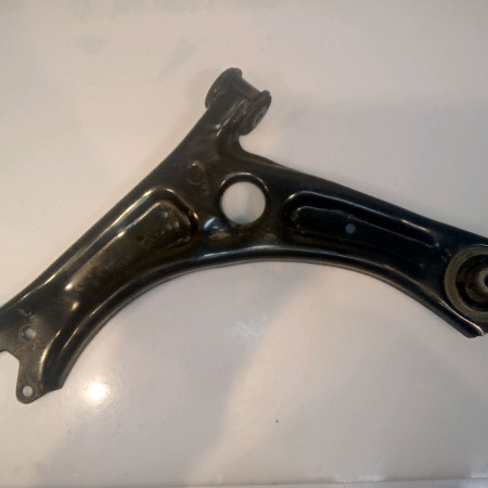 Triangle inf avg occasion SKODA YETI 1K0407151BL