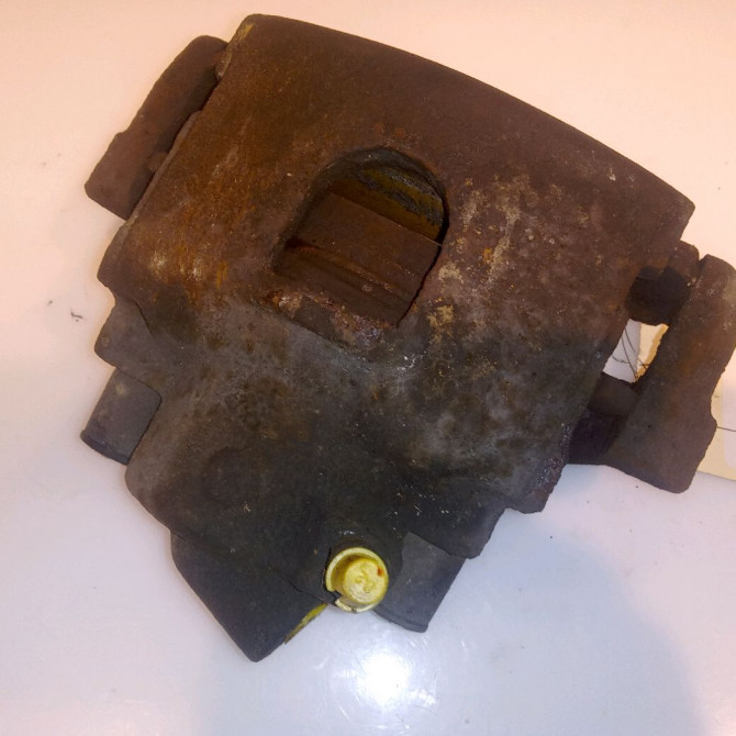 Etrier de frein avant droit occasion FORD FIESTA IV Phase 1 09-1995->09-1999 1.3i 1478466 1