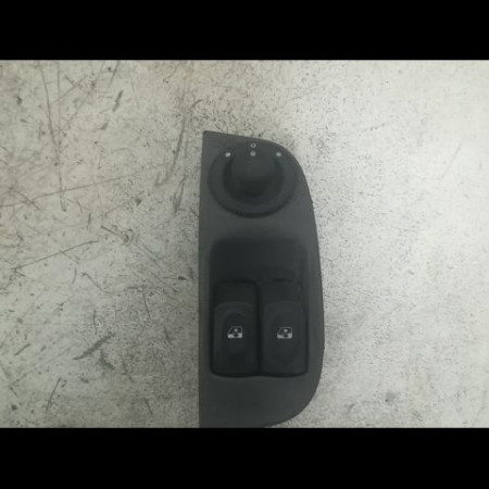 Commande lève-glace porte avant gauche occasion RENAULT MEGANE I Phase 2 03-1999->06-2003 1.9 DTI 7700430001