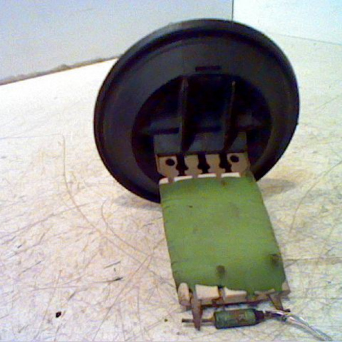 Resistance de chauffage occasion VOLKSWAGEN POLO IV Phase 2 05-2005->09-2009 1.4 TDI 80ch 2