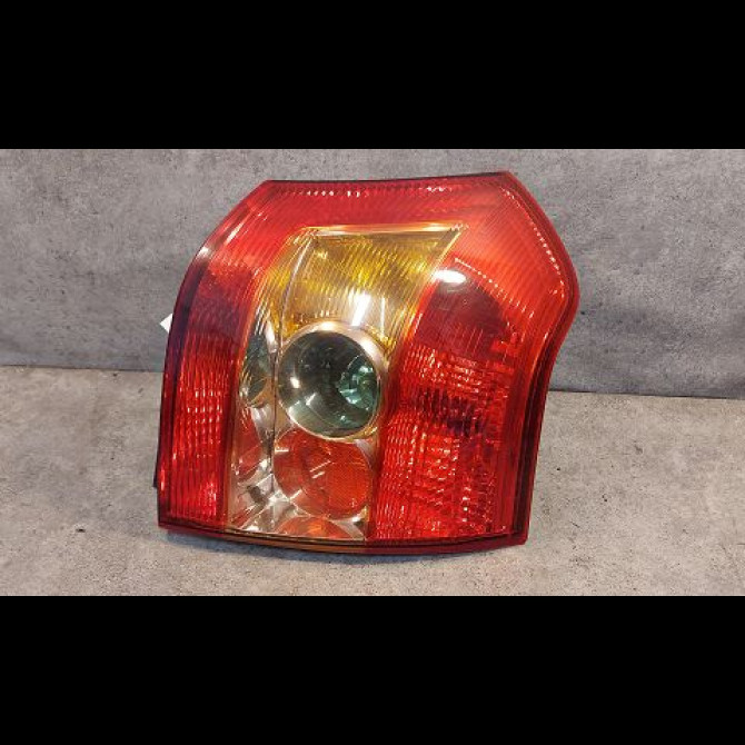 Feu arrière droit occasion TOYOTA COROLLA IX phase 2 07-2004->08-2007 1.4 D 90ch 8155102300 1