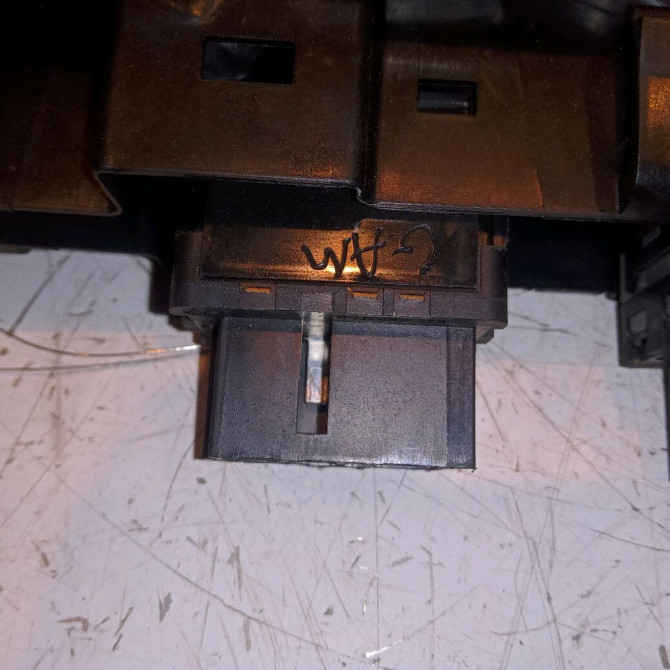 Commande lève-glace porte avant gauche occasion PEUGEOT 307 Phase 1 04-2001->06-2005 2.0 HDI 90ch 3