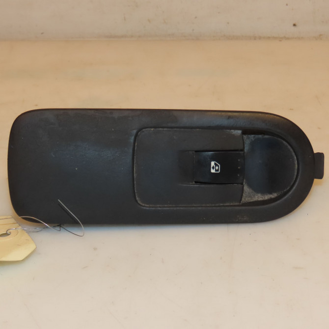 Commande lève-glace porte avant droite occasion RENAULT SCENIC II Phase 1 03-2004->09-2006 8200315027 1
