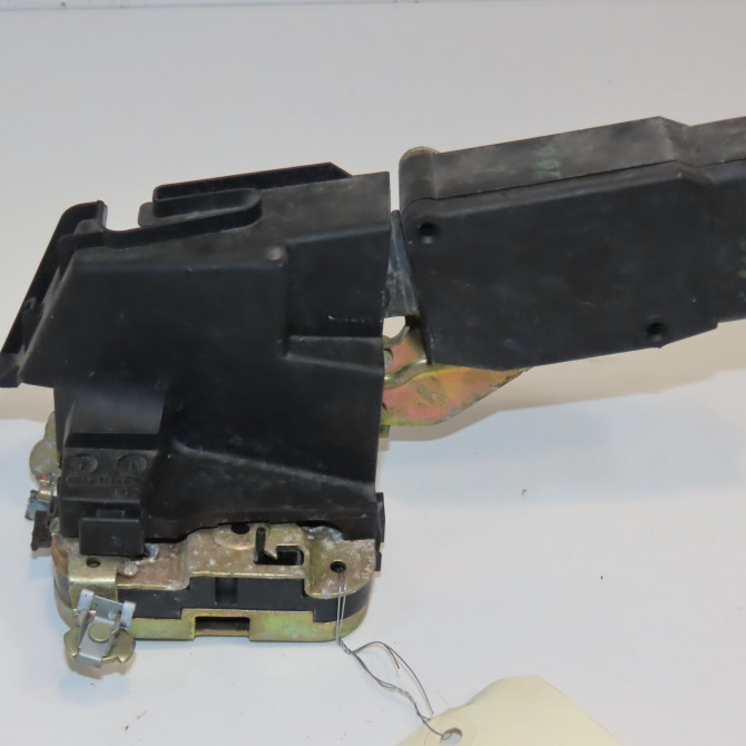 Serrure porte ard occasion MITSUBISHI SPACE STAR II Phase 1 10-1998->03-2006 1.3i 85ch MR914402 2