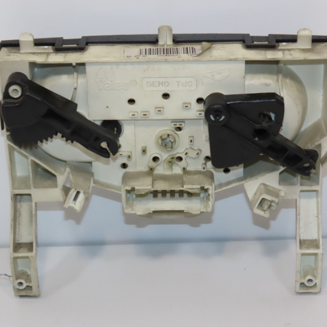 Commande de chauffage occasion RENAULT TRAFIC II Phase 1 10-2001->08-2006 1.9 DCI 100ch 275106803R 2