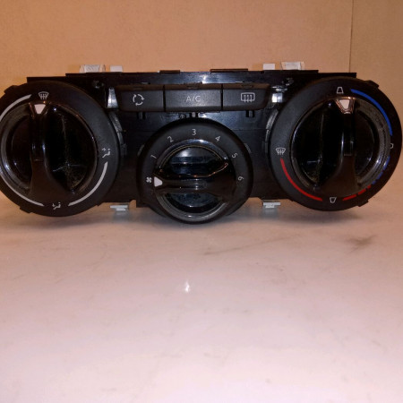 Commande de chauffage occasion PEUGEOT 208 208 Phase 1 2012-03-01->2015-09-30 1.4 HDI 68ch 9819611580