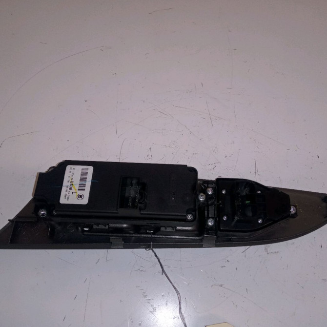 Commande lève-glace porte avant gauche occasion MAZDA 3 I phase 2 07-2006->06-2009 BP4K66350 2