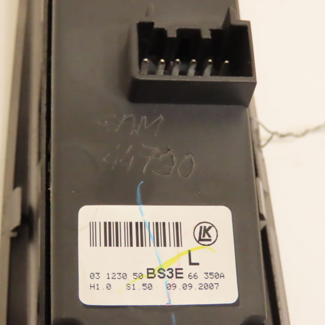 Commande lève-glace porte avant gauche occasion MAZDA 3 I phase 2 07-2006->06-2009 BP4K66350 3