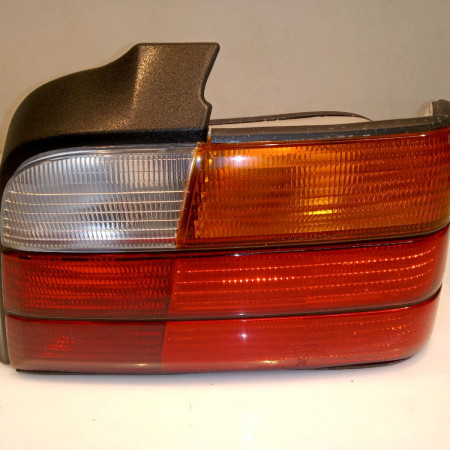 Feu arrière droit occasion B.M.W. SERIE 3 III Phase 1 01-1991->04-1998 325td 82199405445