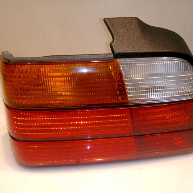 Feu arrière gauche occasion B.M.W. SERIE 3 III Phase 1 01-1991->04-1998 325td 82199405444 1