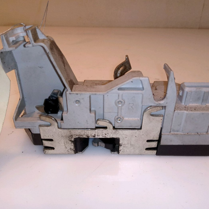 Serrure porte ard occasion PEUGEOT 307 Phase 2 SW 06-2005->07-2008 1.6HDi 16v FAP 110ch 9138G0 2