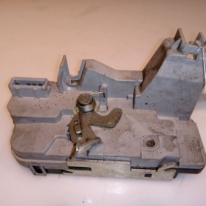 Serrure porte ard occasion PEUGEOT 307 Phase 2 SW 06-2005->07-2008 1.6HDi 16v FAP 110ch 9138G0 3