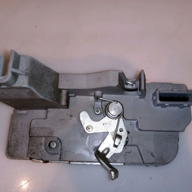 Serrure porte arg occasion PEUGEOT 307 Phase 2 SW 06-2005->07-2008 1.6HDi 16v FAP 110ch 9137E4 2