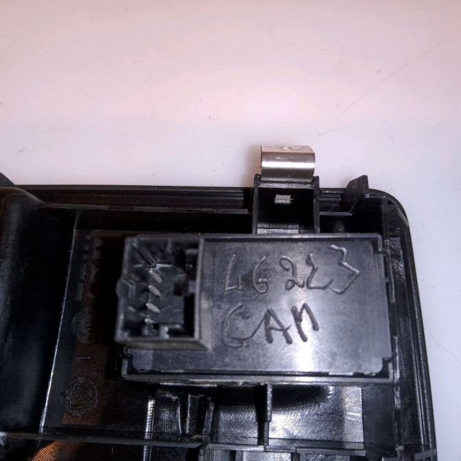 Commande lève-glace porte avant droite occasion FIAT GRANDE PUNTO III Phase 1 09-2005->12-2013 1.3 DT MULTIJET 16v 75ch 735471508 3