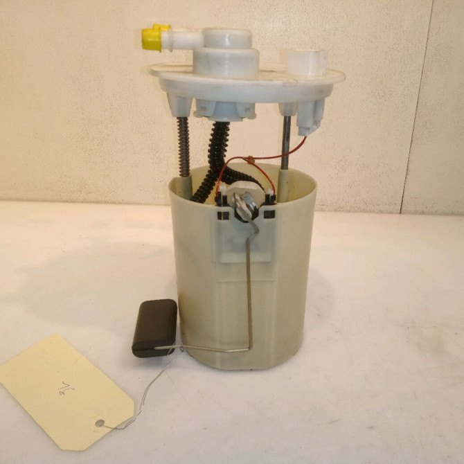 Jauge a carburant occasion TOYOTA AVENSIS II phase 1 05-2003->08-2006 115 D-4D 8332002040 1