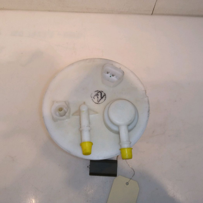 Jauge a carburant occasion TOYOTA AVENSIS II phase 1 05-2003->08-2006 115 D-4D 8332002040 2