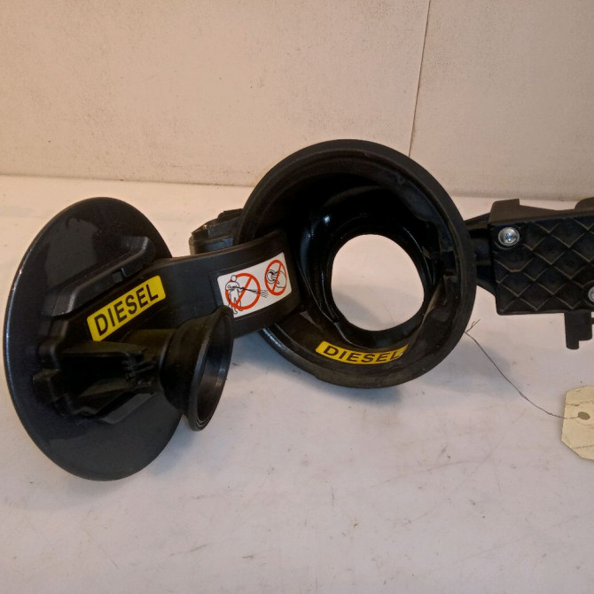 Volet de trappe carburant occasion CITROEN C4 PICASSO I Phase 1 01-2007->10-2013 1.6 HDi 16v 110ch 1517E4 3