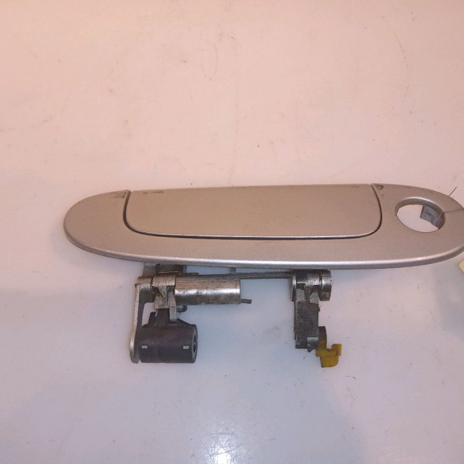 Poignee ext porte avd occasion TOYOTA YARIS I Phase 1 04-1999->03-2003 692100D901 1