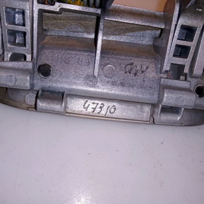 Poignee ext porte avd occasion TOYOTA YARIS I Phase 1 04-1999->03-2003 692100D901 3