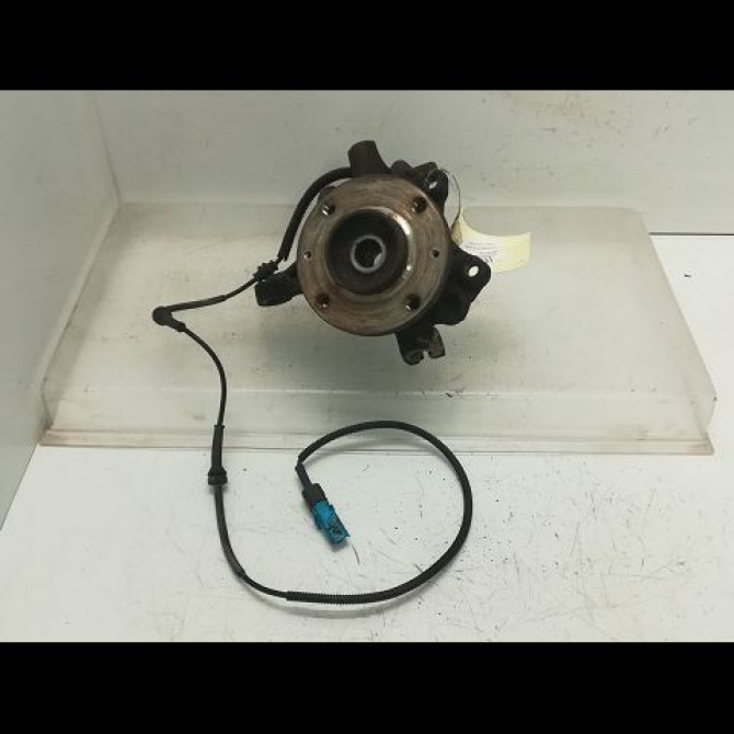 Moyeu avd occasion CITROEN C3 PLURIEL I Phase 1 04-2003->09-2008 1.4i 335086 1