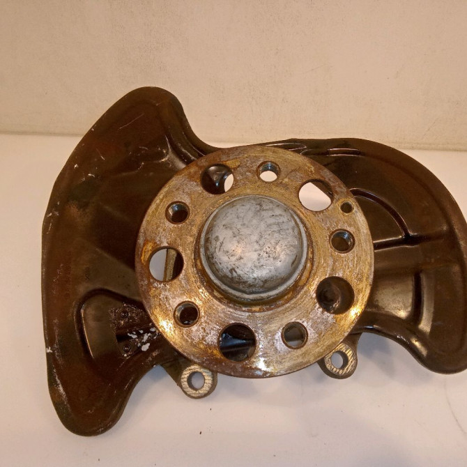 Moyeu avg occasion MERCEDES CLASSE C III Phase 1 01-2007->12-2010 2043300625 1