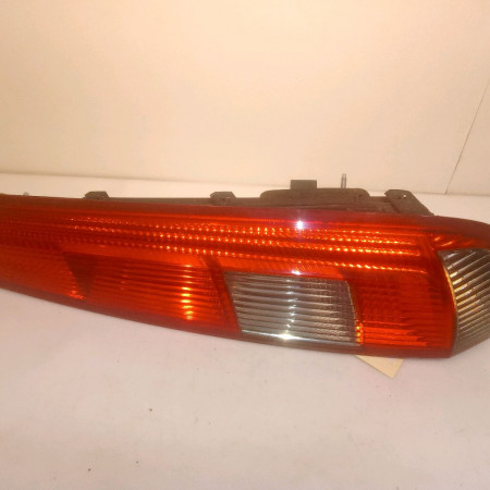 Feu arrière droit occasion FORD FIESTA V Phase 1 09-2002->10-2005 1.4i 1324561