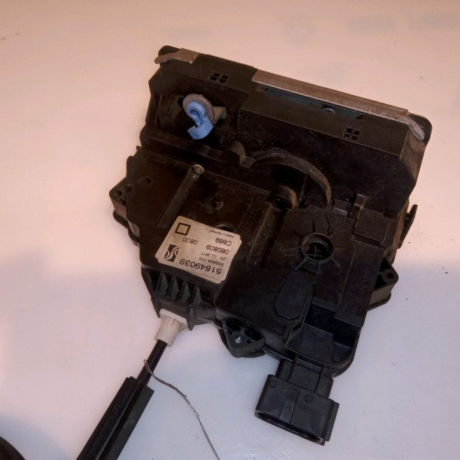 Serrure porte avd occasion FIAT GRANDE PUNTO III Phase 1 09-2005->12-2013 1.3 DT MULTIJET 16v 75ch 52065108 2