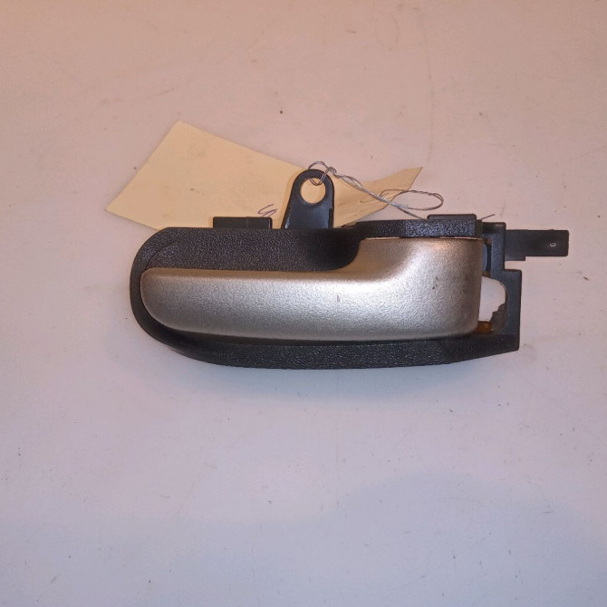 Poignee int porte avd occasion TOYOTA YARIS I Phase 1 04-1999->03-2003 692050D030B2 1