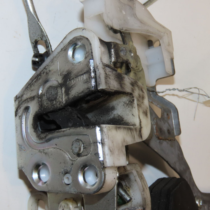 Serrure porte avg occasion TOYOTA AYGO I Phase 2 01-2009->06-2012 1.0 VVTI 690400H040 2