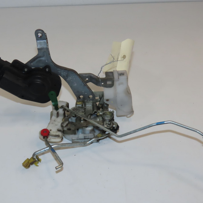 Serrure porte avg occasion TOYOTA AYGO I Phase 2 01-2009->06-2012 1.0 VVTI 690400H040 4