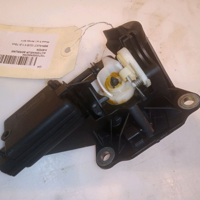 Actionneur serrure hayon occasion RENAULT CLIO II Phase 2 06-2001->07-2006 1.2i 75ch 7701039565 2