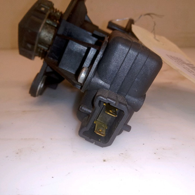 Actionneur serrure hayon occasion RENAULT CLIO II Phase 2 06-2001->07-2006 1.2i 75ch 7701039565 3