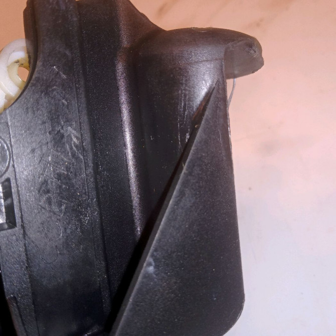 Actionneur serrure hayon occasion RENAULT CLIO II Phase 2 06-2001->07-2006 1.2i 75ch 7701039565 4