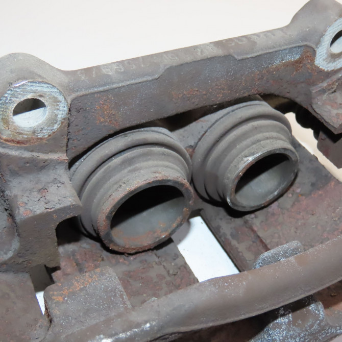 Etrier de frein avant droit occasion RENAULT TRAFIC II Phase 2 08-2006->... 2.0 DCI 16v 115ch 3