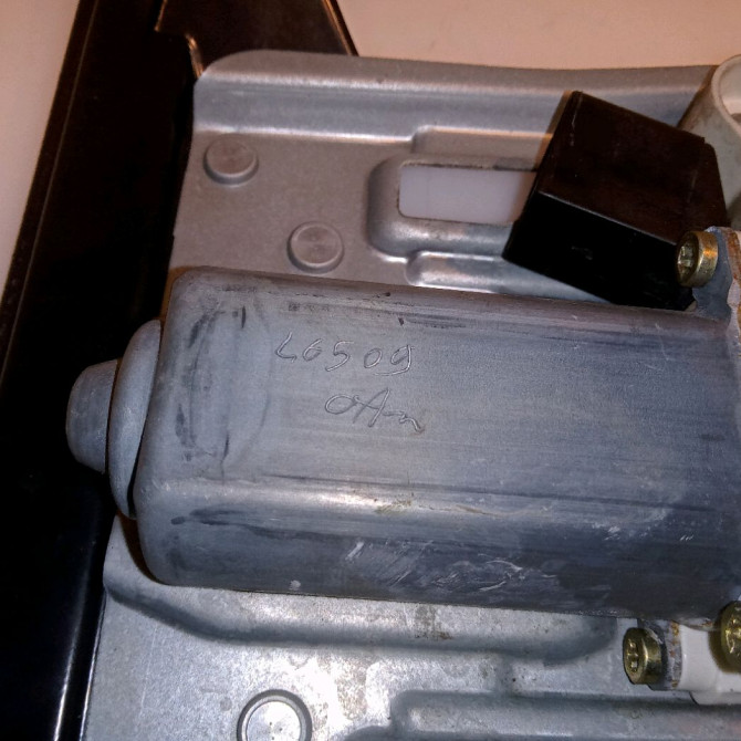 Mecanisme + moteur lève-glace avant droit occasion MERCEDES CLASSE C COUPE SPORT II Phase 1 03-2001->03-2004 2037204046 3