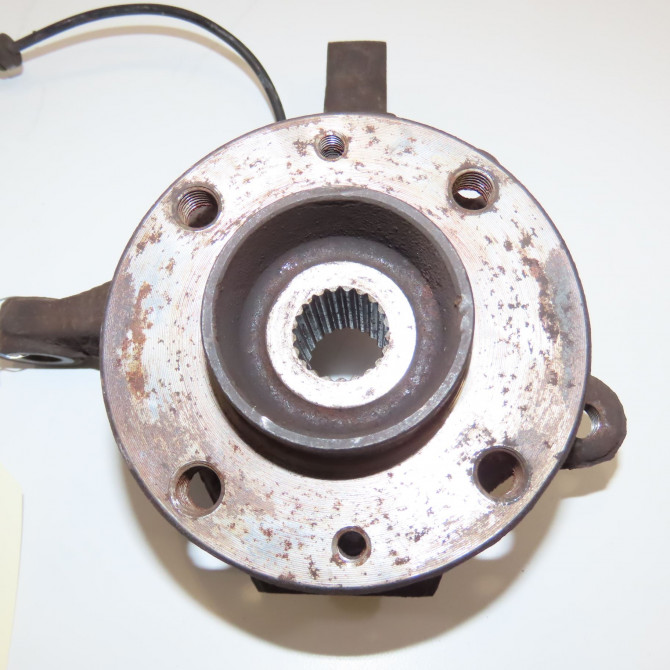 Moyeu avd occasion RENAULT CLIO II Phase 2 06-2001->07-2006 1.2 16v 8200208332 1