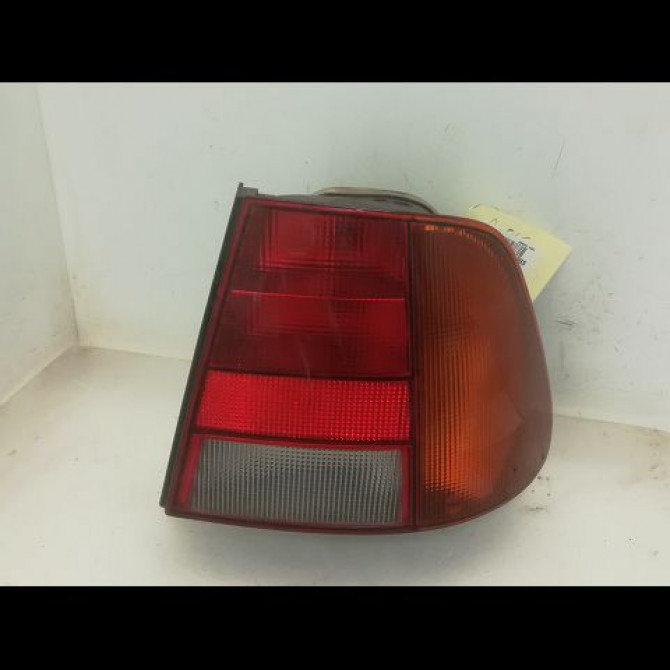 Feu arrière droit occasion VOLKSWAGEN POLO IV Phase 1 01-2002->05-2005 1